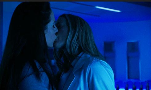 Bo and Lauren kissing