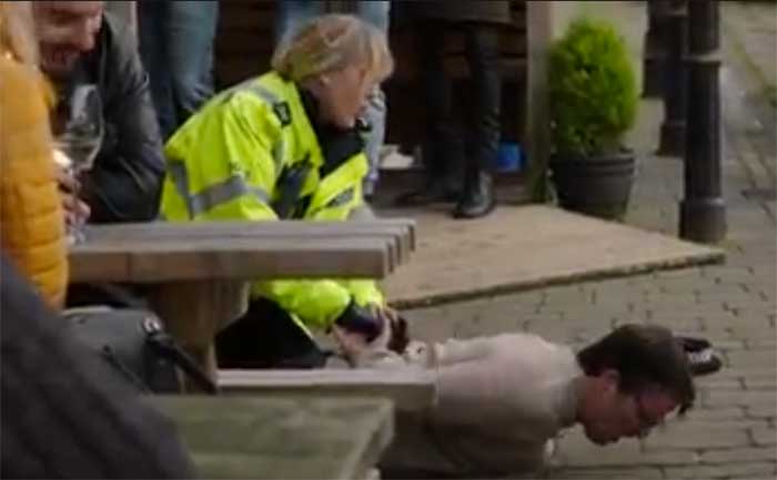 Sarah Lancashire and Con O'Neil in Happy Valley