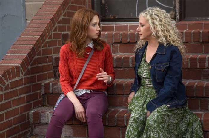 Ellie Kemper and Carol Kane in Unbreakable Kimmy Schmidt season 2