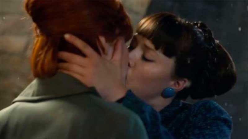 Emerald Fennell and Kate Lamb in Call the Midwife