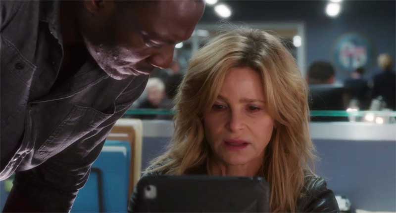 Adewale Akinnuoye-Agbaje and Kyra Sedgwick in Ten Days in the Valley
