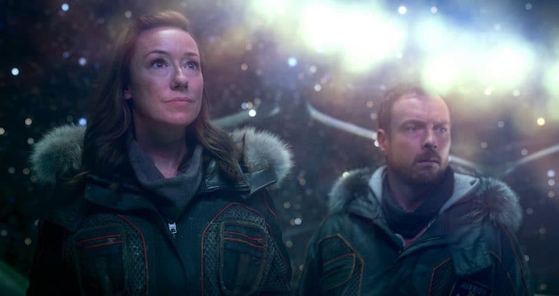 Molly Parker and Toby Stephens in Lost in Space