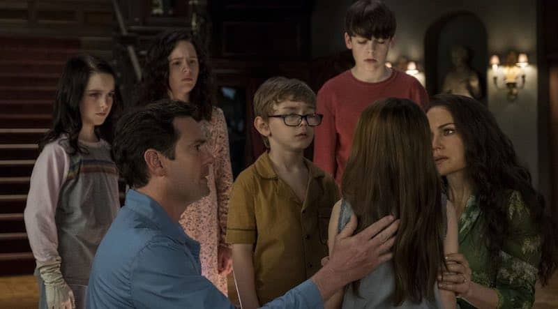 Henry Thomas and Carla Gugino in The Haunting of Hill House.