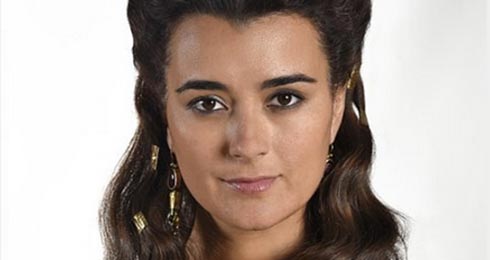 Cote de Pablo in The Dovekeepers