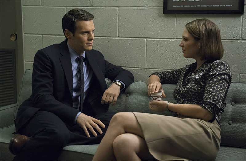 Jonathan Groff and Anna Torv in Mindhunter