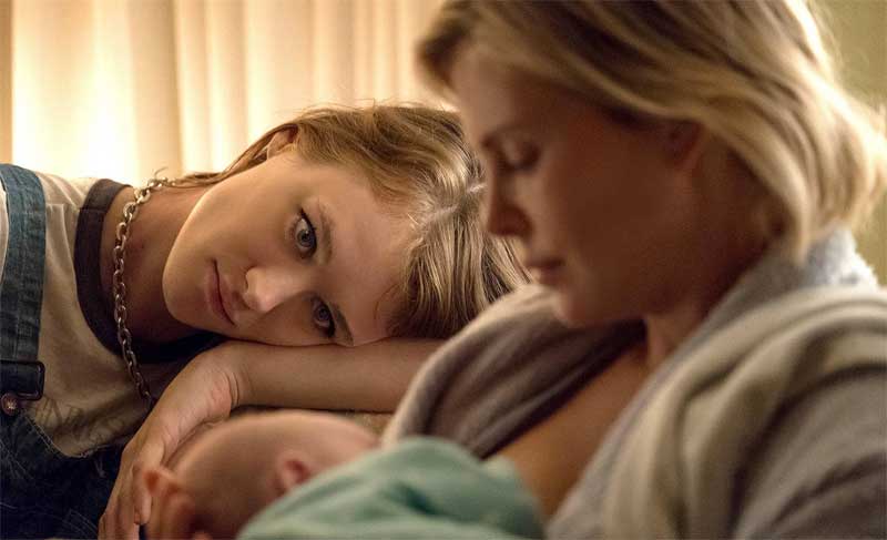 Mackenzie Davis and Charlize Theron in Tully