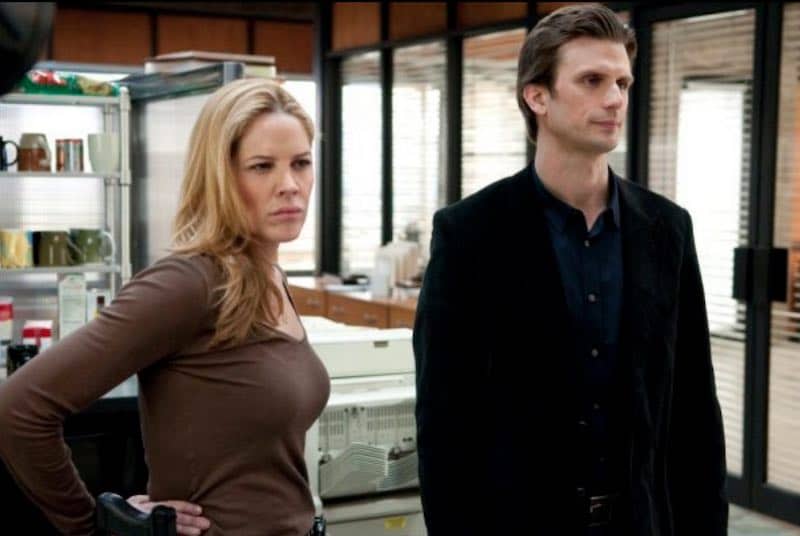 Mary McCormack and Frederick Weller in In Plain Sight