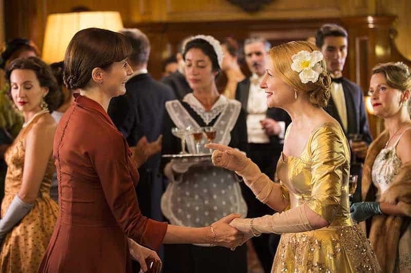 Emily Mortimer and Patricia Clarkson in The Bookshop