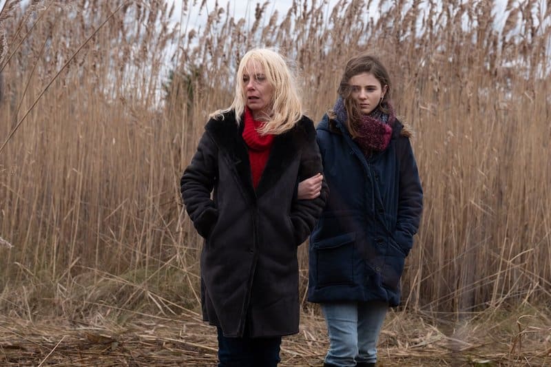 Amy Ryan and Thomasin McKenzie in Lost Girls