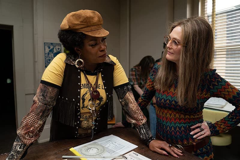 Julianne Moore and Lorraine Toussaint in The Glorias
