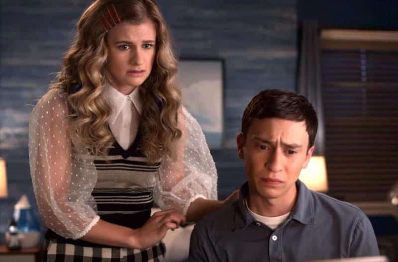 Jenna Boyd and Keir Gilchrist in Atypical