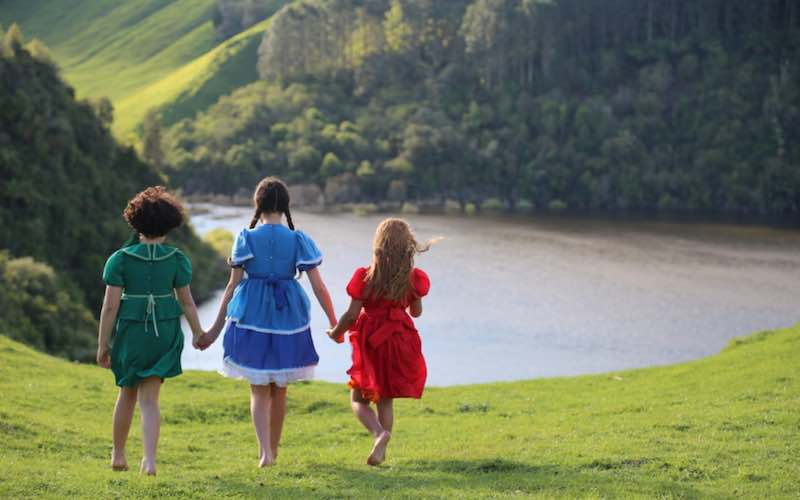 Cousins, the story of three Māori women