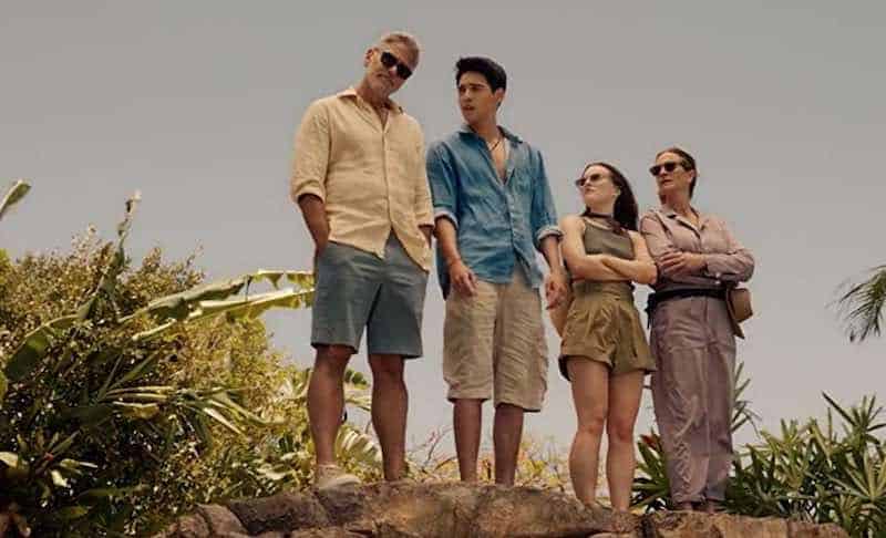 George Clooney, Julia Roberts, Kaitlyn Dever, and Maxime Bouttier in Ticket to Paradise