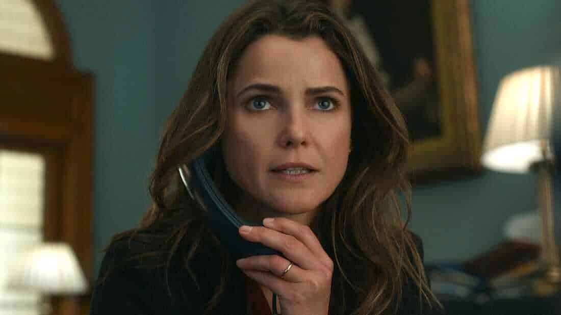 Keri Russell talks on the phone in The Diplomat