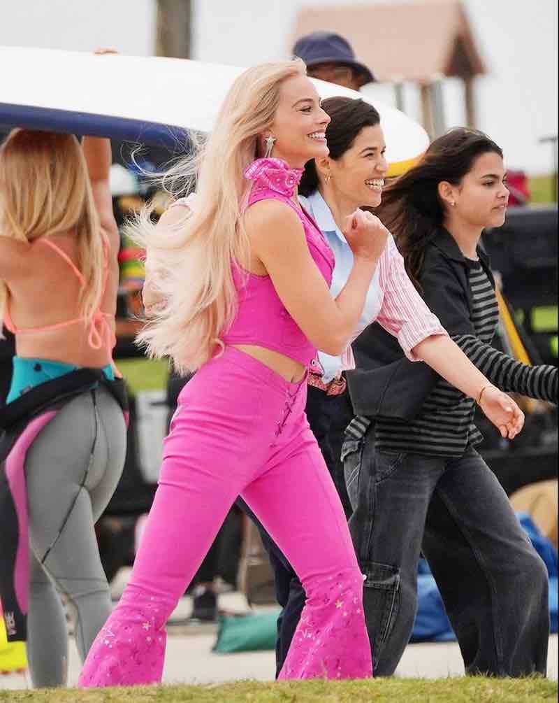 America Ferrera, Margot Robbie, and Ariana Greenblatt skate on Venice Beach
